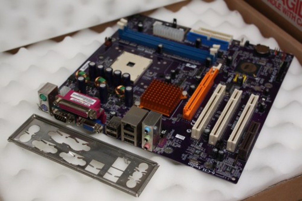 ECS K8M800M2 Rev 1.0A AGP 8X Socket 754 Motherboard I/O Plate